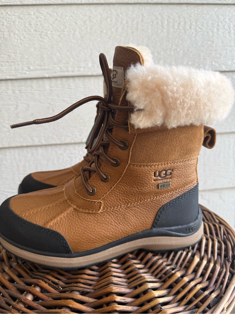 UGG Adirondack waterproof chestnut boots. - Picture 3 of 6